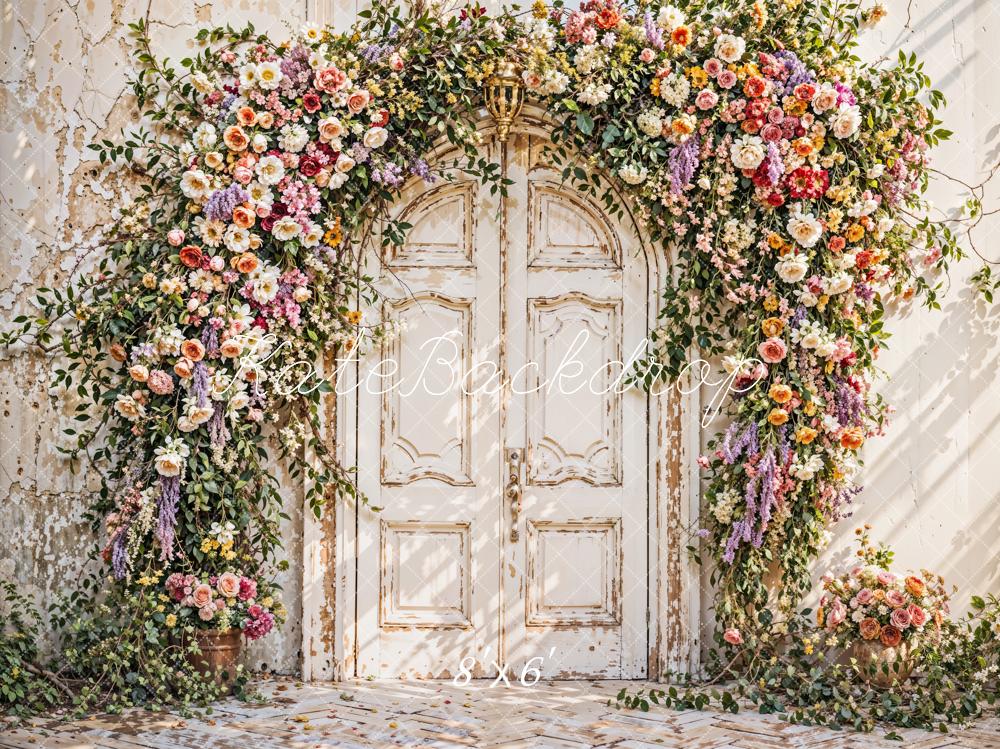 Arco di legno con fiori colorati e sfondo di vecchio muro di mattoni disegnato da Emetselch