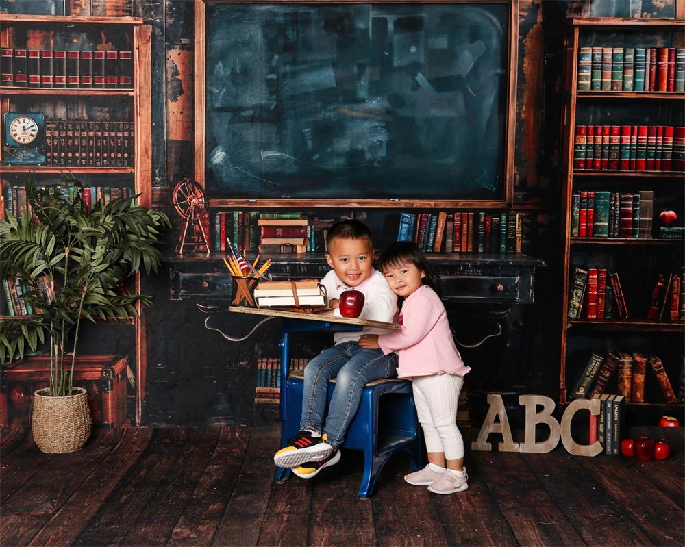 Terug naar school Zwart bord Boek Bureau Appel Foto Achtergrond Ontworpen door Emetselch