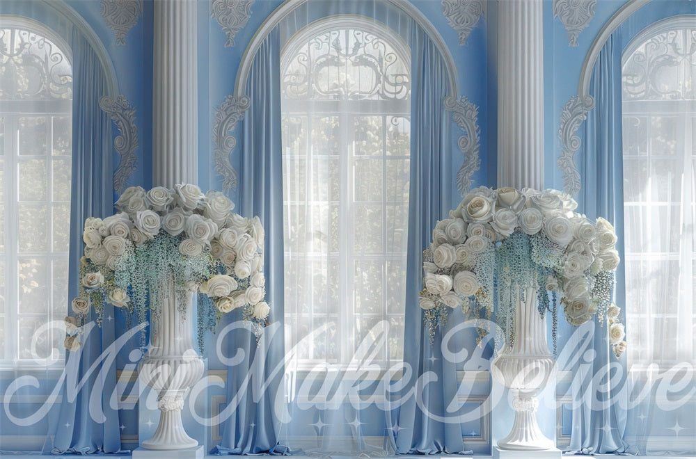 Tenda floreale blu retro per maternità con motivo a fiore bianco progettata da Mini MakeBelieve