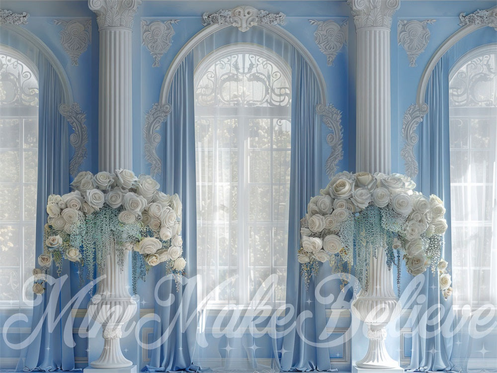 Tenda floreale blu retro per maternità con motivo a fiore bianco progettata da Mini MakeBelieve