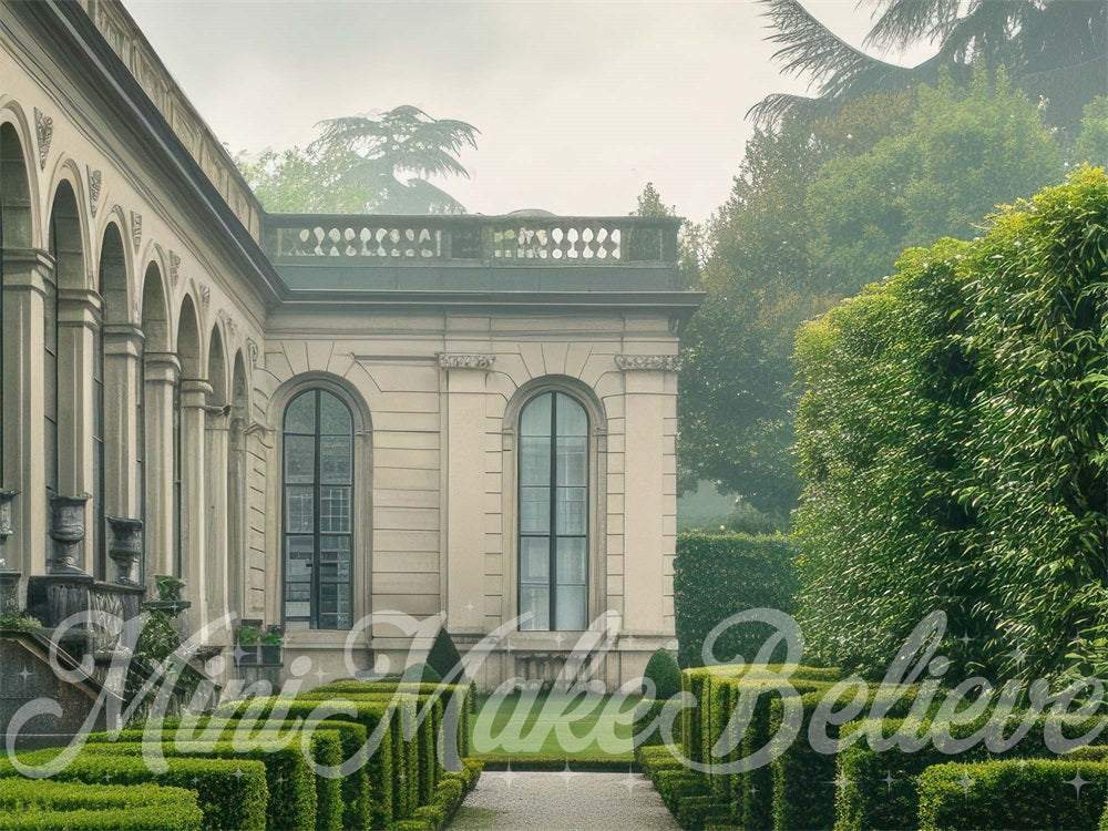 Esterno della casa con arco nella foresta di Kate, sfondo della tenuta nebbiosa progettato da Mini MakeBelieve