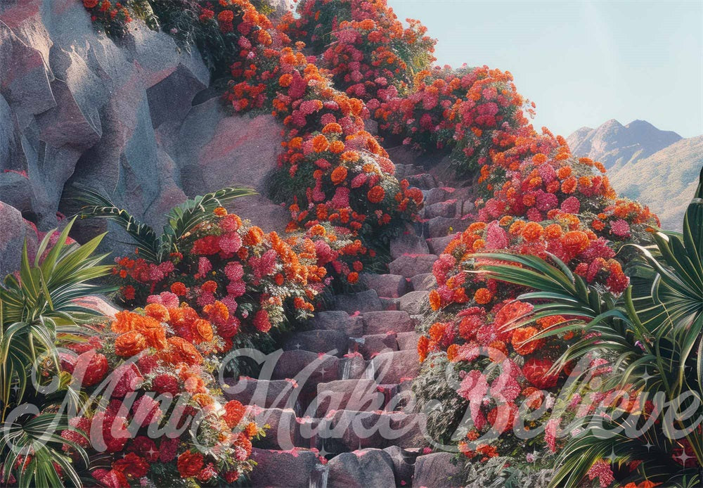 Fondo de escalera de piedra en espiral con flores tropicales rojas diseñado por Mini MakeBelieve