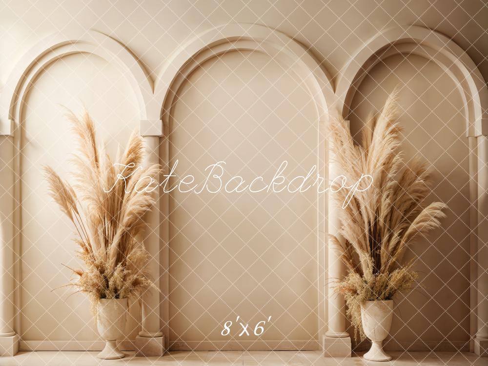 Fondo de pared en arco de cañas de color beige de estilo bohemio diseñado por Emetselch