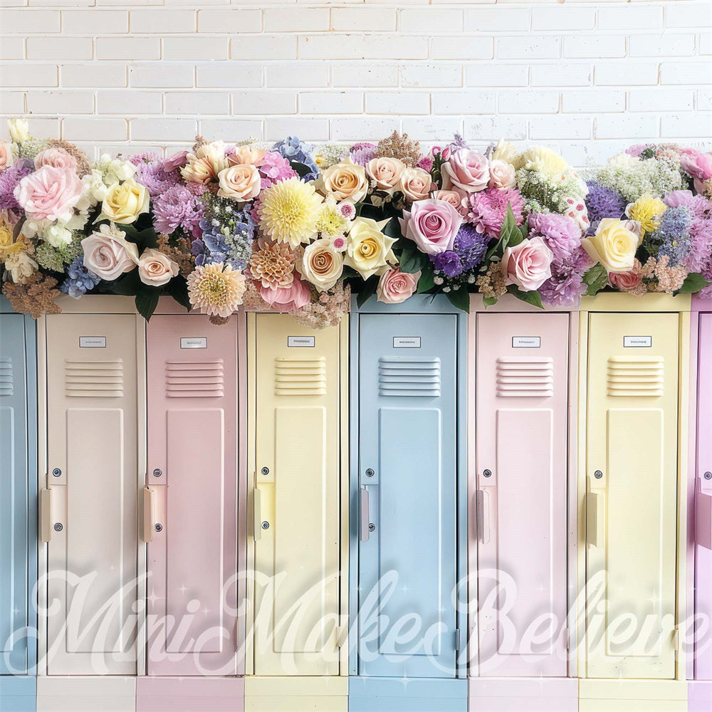 Ritorna a scuola, sfondo da armadietto floreale colorato su muro di mattoni bianco progettato da Mini MakeBelieve