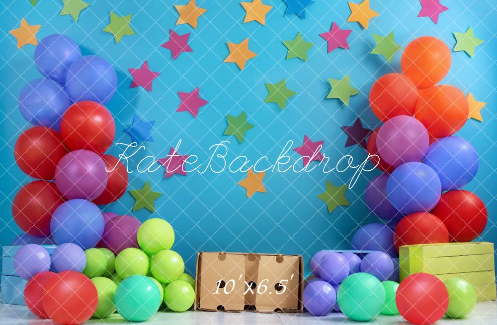 Pastel y Desordenado ¡Fiesta de Aplastamiento de Pastel de Cumpleaños de Verano con Globos y Estrellas de Colores Fondo de Pared Azul!