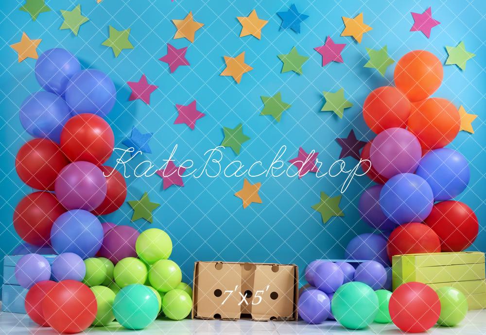 Pastel y Desordenado ¡Fiesta de Aplastamiento de Pastel de Cumpleaños de Verano con Globos y Estrellas de Colores Fondo de Pared Azul!