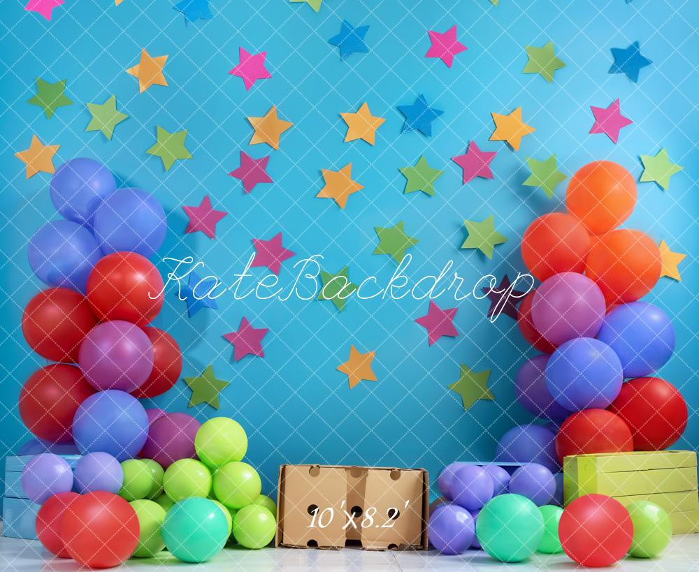 Pastel y Desordenado ¡Fiesta de Aplastamiento de Pastel de Cumpleaños de Verano con Globos y Estrellas de Colores Fondo de Pared Azul!