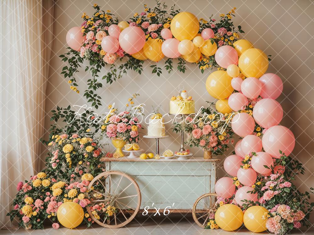 Compleanno estivo di Kate torta smash al limone con arcobaleno di fiori e palloncini, sfondo progettato da Emetselch