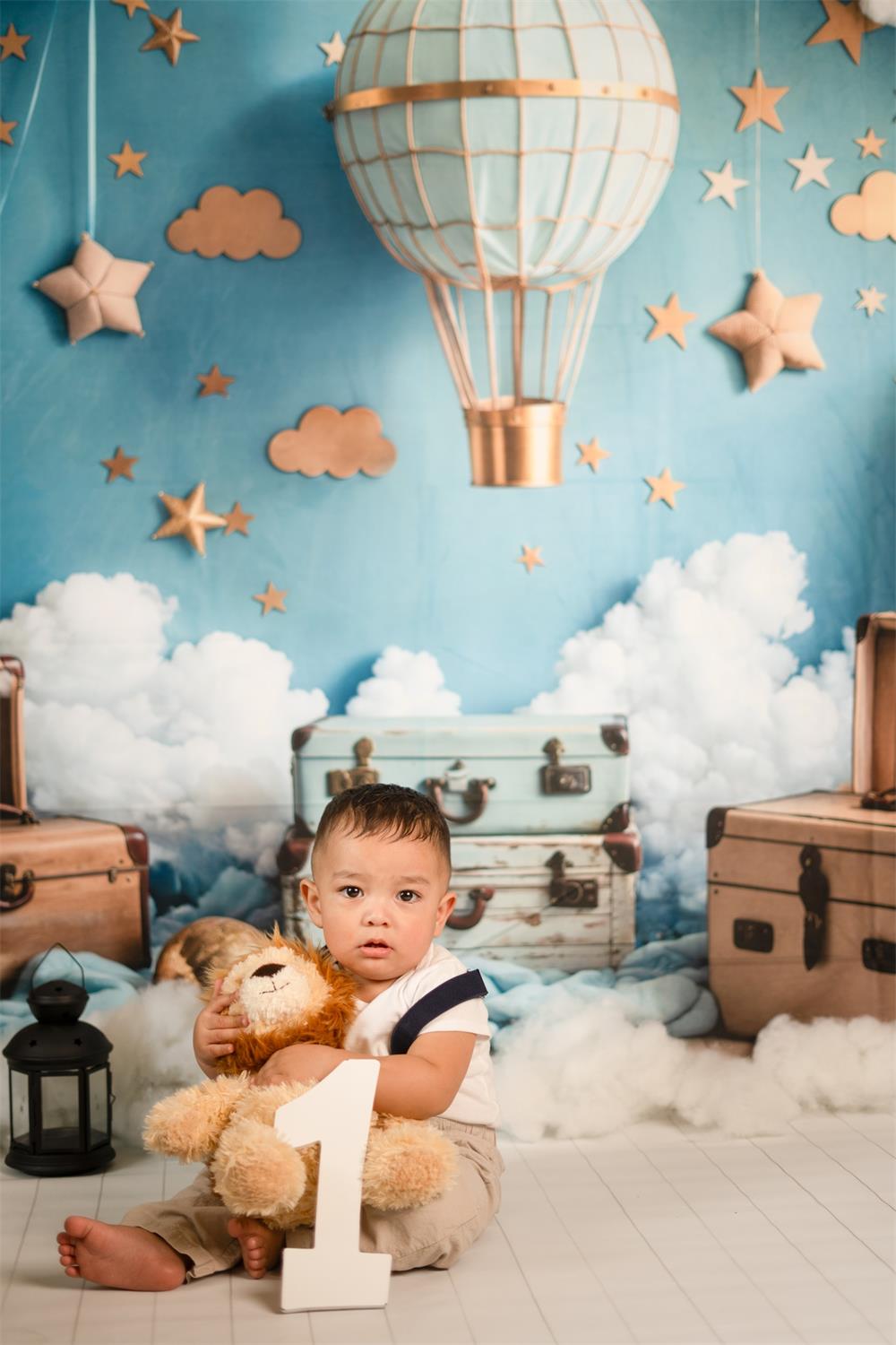 Globo aerostático caliente de dibujos animados Viajes de oso de peluche marrón Estrella azul Fondo de pared diseñado por Emetselch