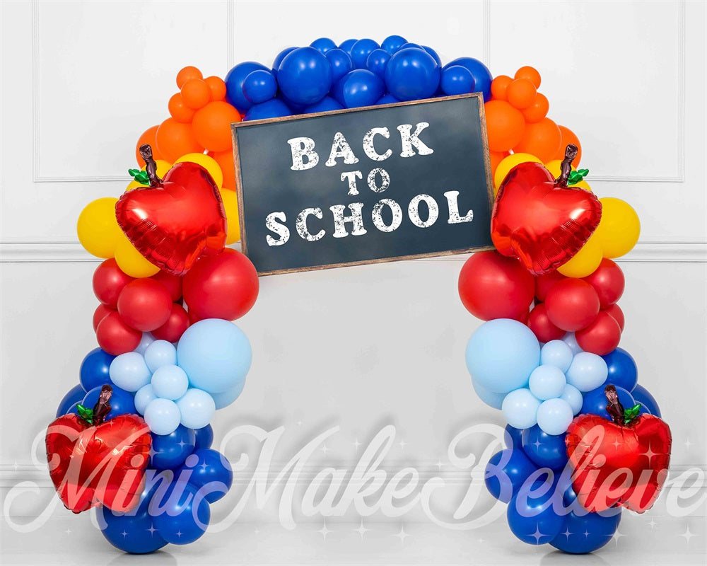 Tornare a Scuola Arcobaleno di Palloncini Sfondo Bianco, Progettato da Mini MakeBelieve
