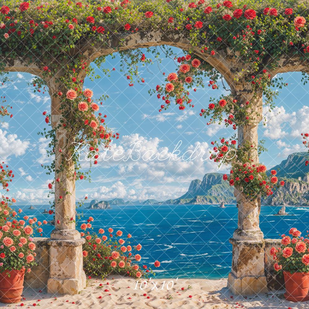 Fondo de puerta en arco de piedra con flores rosas en la playa de verano diseñado por Chain Photography