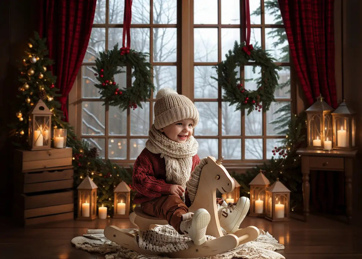 Corona de navidad verde de invierno interior con cortina roja y escenario de ventana enmarcada blanca diseñado por Emetselch