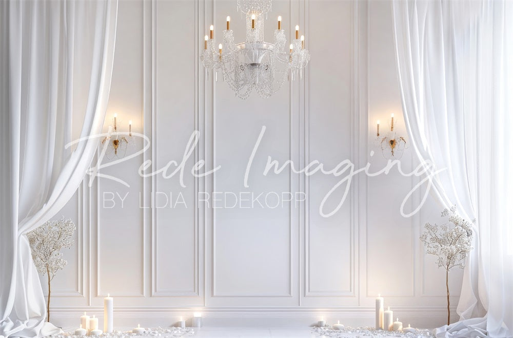 Fondo de cortina blanca y candelabro retro y elegante diseñado por Lidia Redekopp