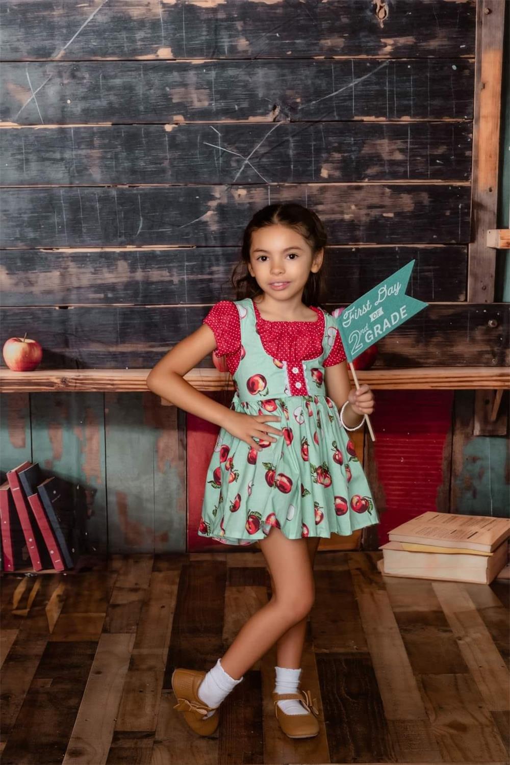 Librería de Regreso a Clases Tablón de Madera Marrón Oscuro Diseñado por Emetselch