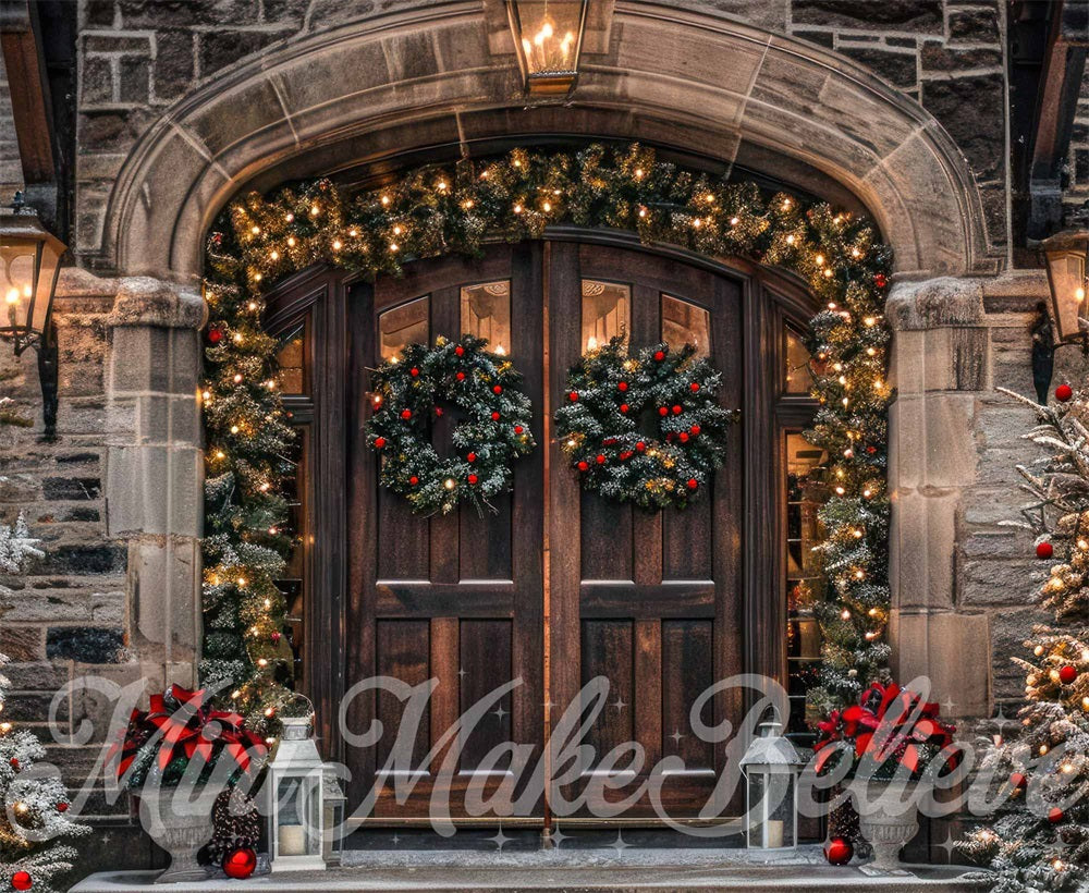 Porta del castello in pietra arcuata marrone natalizia progettata da Mini MakeBelieve