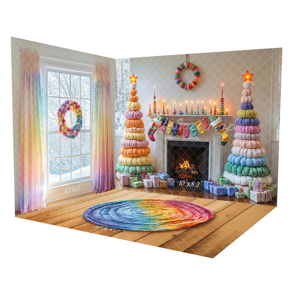 Juego de habitación de árboles coloridos de Navidad, chimenea y cortinas arcoíris Diseñado por