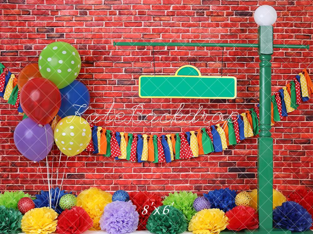 Muro di mattoni con sfondo di palloncini colorati per fotografia