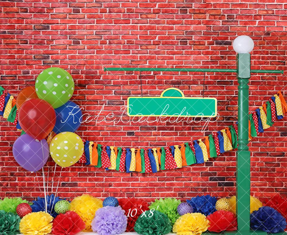 Bakstenen muur met kleurrijke ballonnen als achtergrond voor fotografie