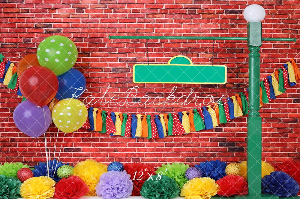 Muro di mattoni con sfondo di palloncini colorati per fotografia