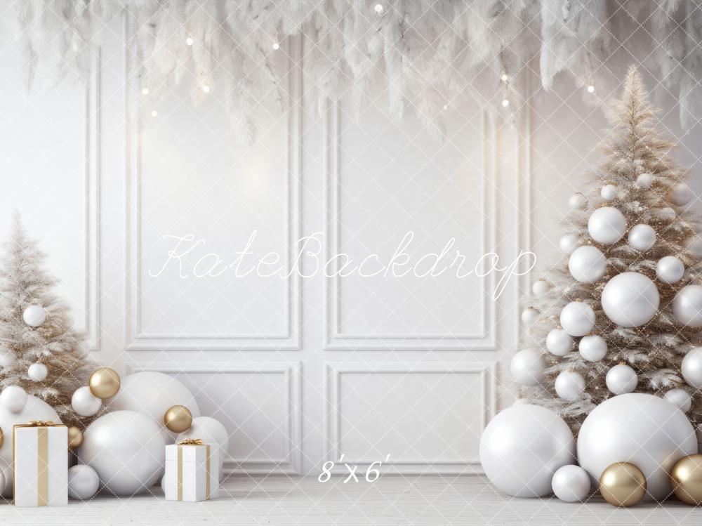 Kerst Witte Muur Veertjes & Gouden Achtergrond Ontworpen door Lidia Redekopp