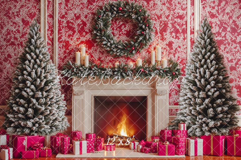 Fondo de pared impreso rojo de árbol de Navidad y chimenea diseñado por Emetselch