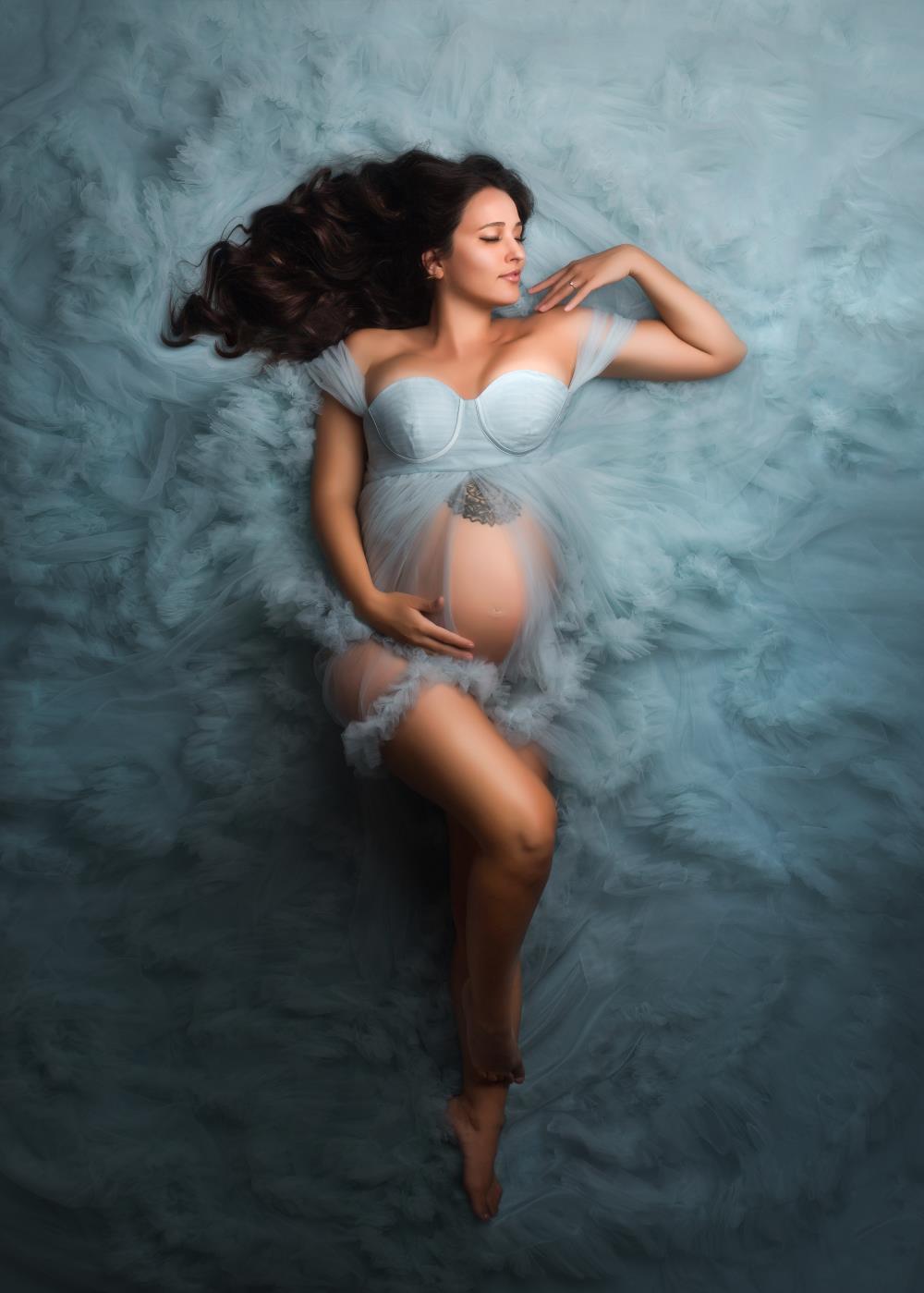 Vestido de maternidad para sesión de fotos con un solo hombro de malla