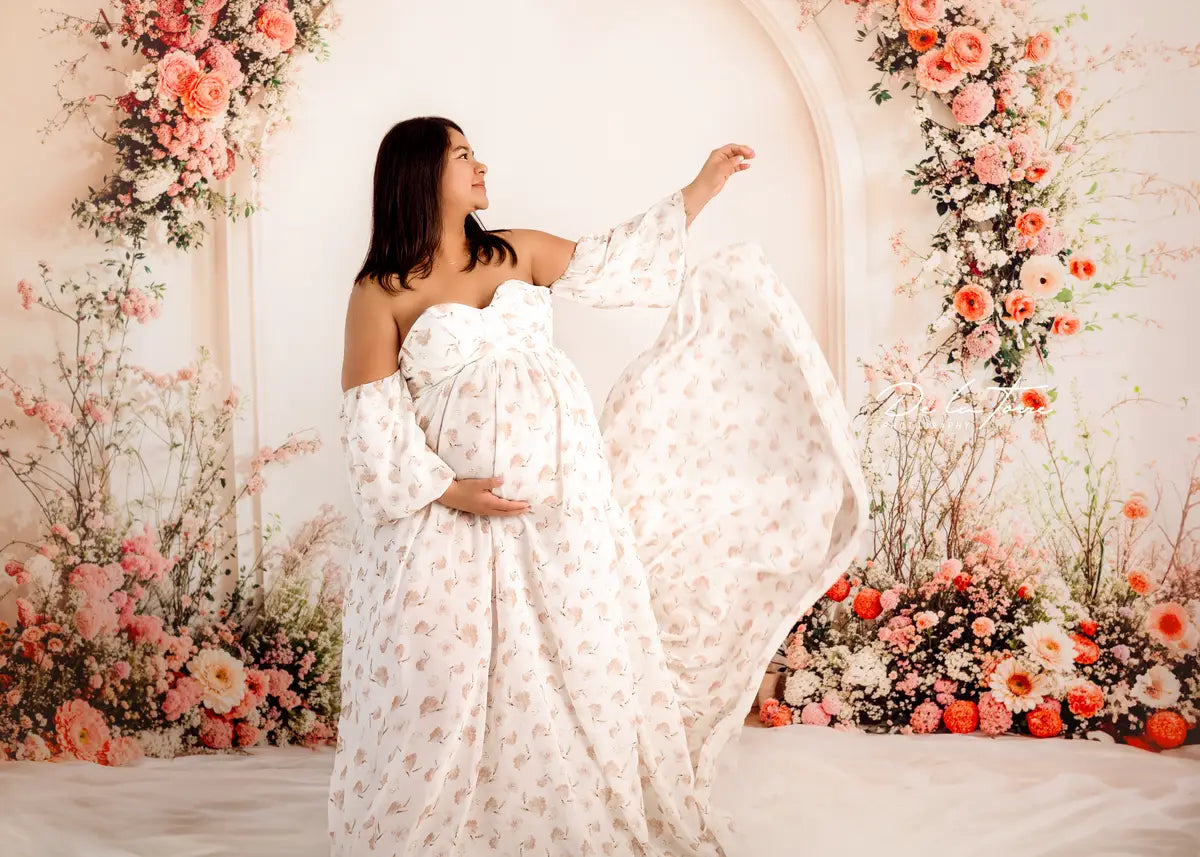 Vestido de fotos de maternidad blanco con estampado de flores de chiffon diseñado por