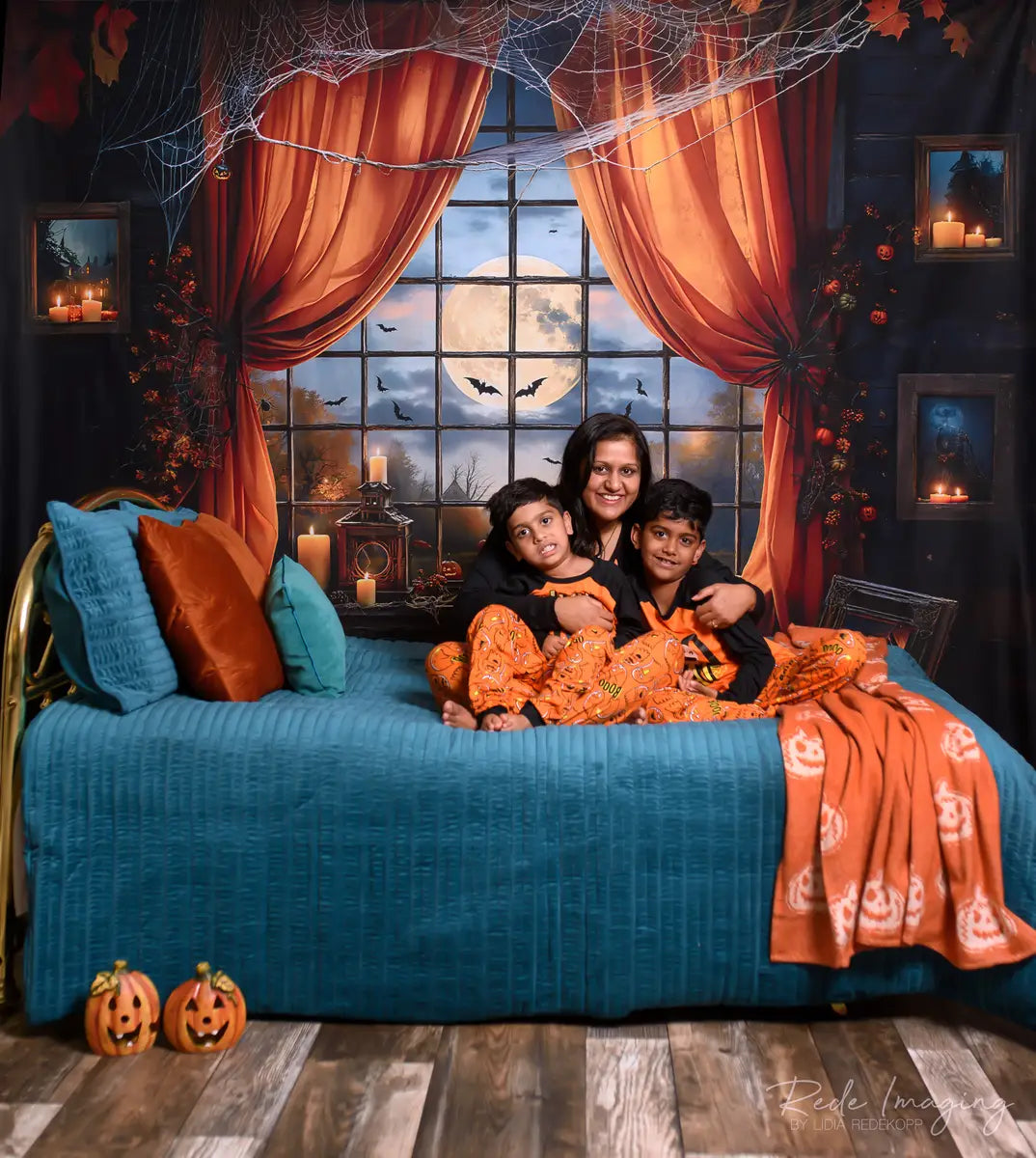 Halloween Night Bat Orange Curtain Black Framed Window Backdrop ontworpen door Emetselch