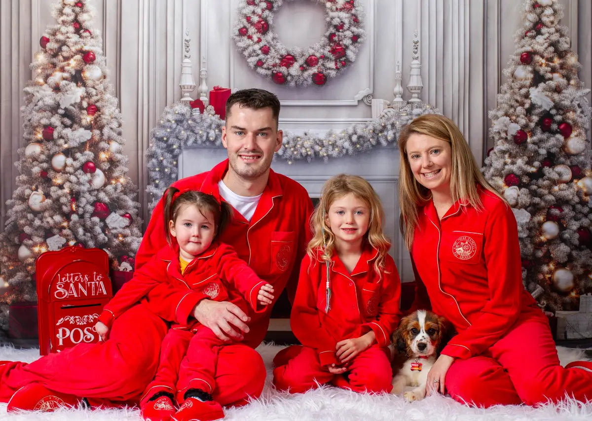 Kate Christmas Vintage Wall Tree with Red Backdrop for Photography