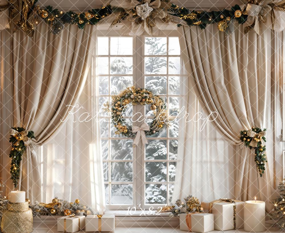 Fondo de ventana con cortina beige de Navidad y marco blanco diseñado por Emetselch