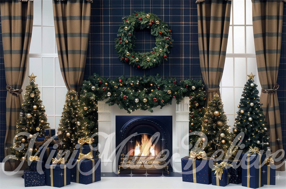 Tenda scozzese colorata per Natale dietro il caminetto retrò blu e bianco progettata da Mini MakeBelieve.