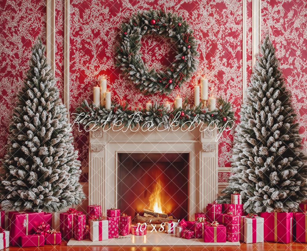 Fondo de pared impreso rojo de árbol de Navidad y chimenea diseñado por Emetselch