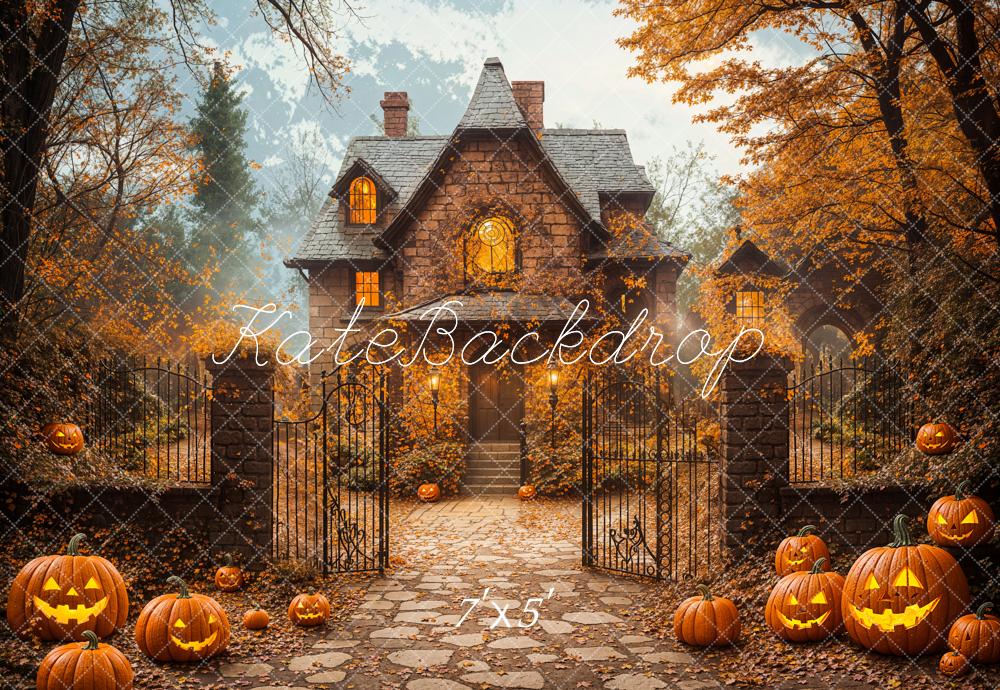 Sfondo Vintage per Halloween Autunnale con Casa e Albero di Acero Disegnato da Emetselch