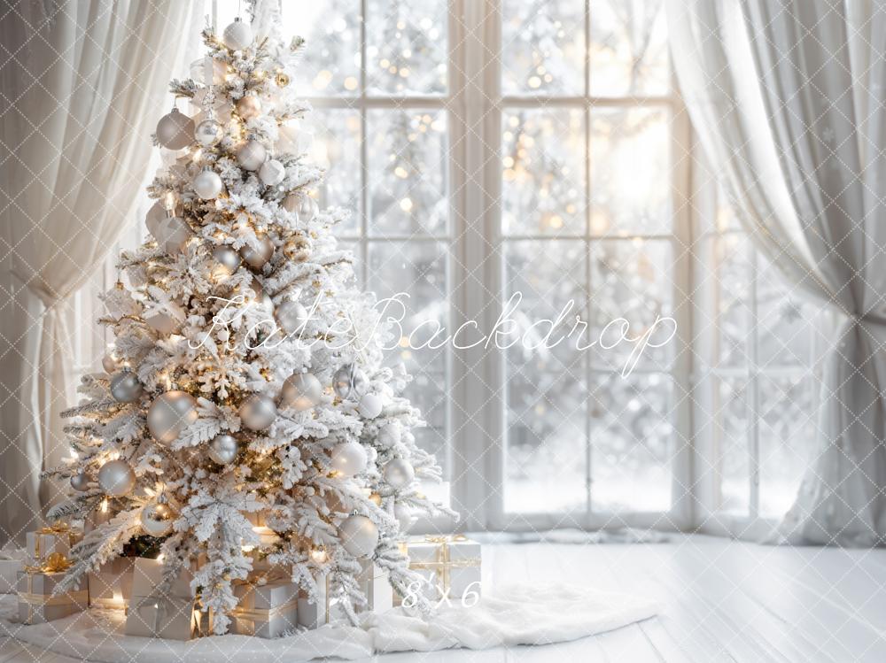 Árbol de Navidad blanco de interior en invierno con fondo de ventana enmarcada diseñado por Emetselch