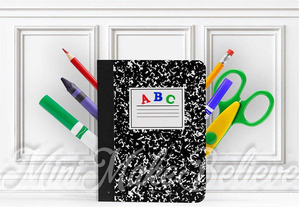 Terug naar School Gigantisch Notitieboek Wit Retro Achtergrond Ontworpen door Mini MakeBelieve