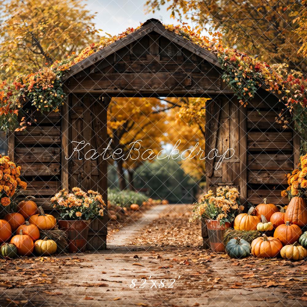 Fondo de puerta de granero marrón de calabaza en el bosque de otoño diseñado por Emetselch