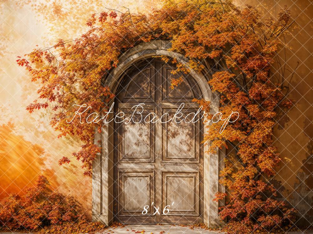 Fondo de puerta arqueada blanca de hoja de arce en otoño diseñado por Emetselch