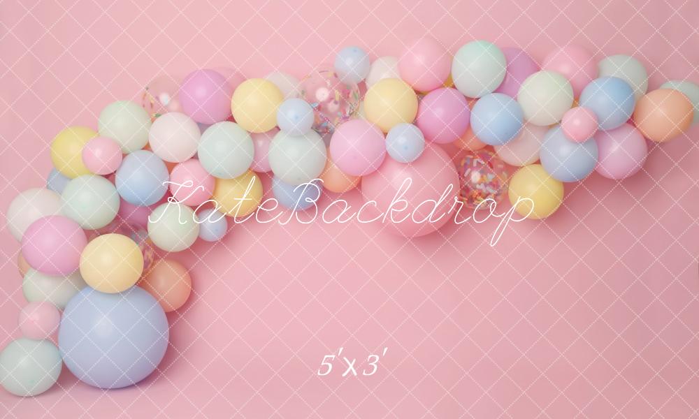 Fondo de globos de pastel rosa para el smash de cumpleaños de Kate Diseñado por Melissa King