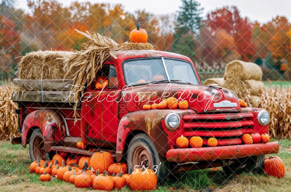 Pickup rustico rosso con sfondo di zucche Designed by Patty Robert