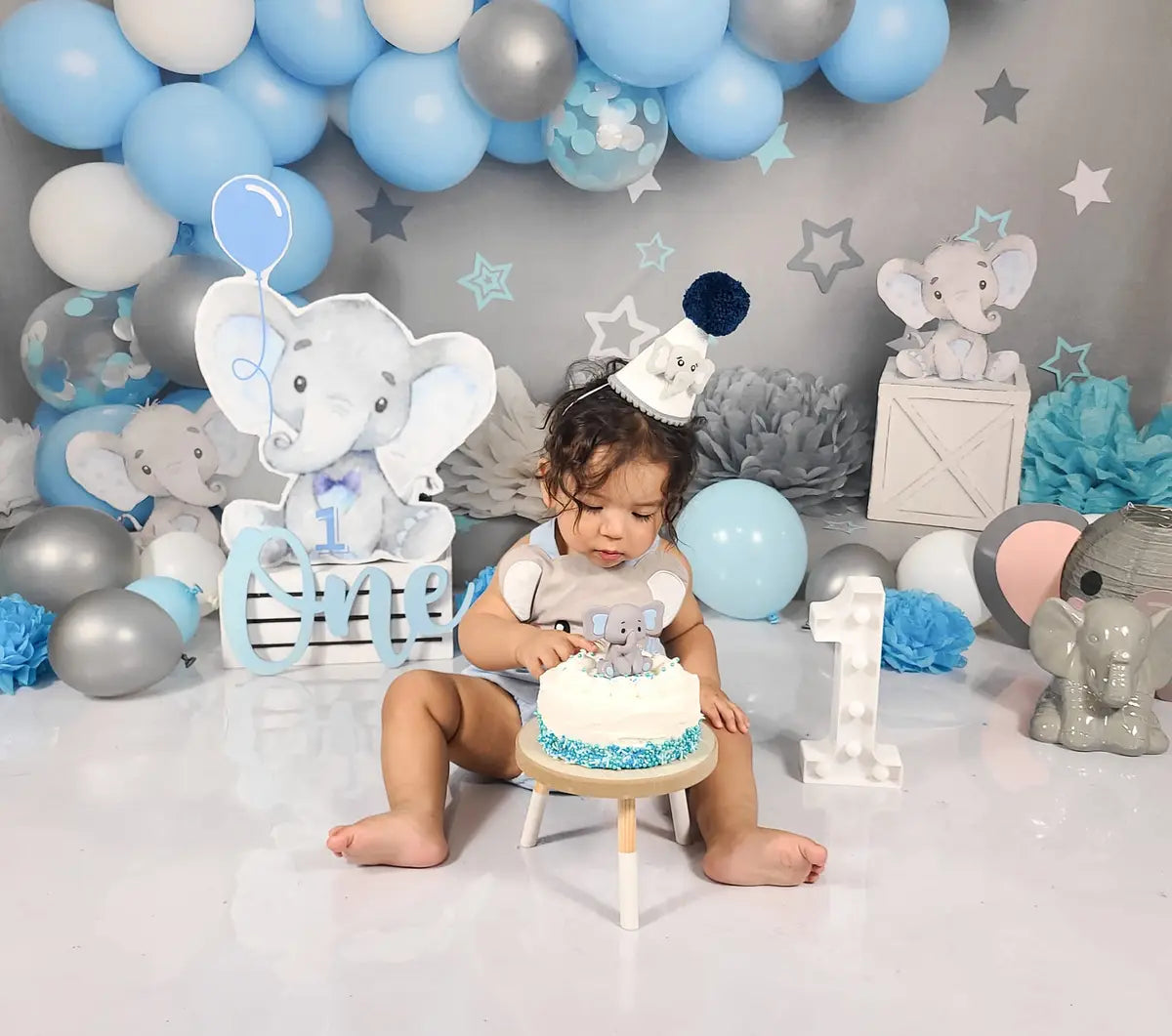 Telón de Fondo de Pared Gris con Elefante para Sesión de Fotos Smash Cake con Globo Azul (solo envío a Canadá)