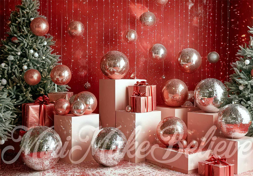 Kerst Retro Disco Zilveren Bal Rode Muur Achtergrond Ontworpen door Mini MakeBelieve