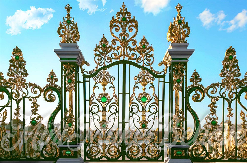 Wicked Golden Retro Floral Iron Gate achtergrond ontworpen door Mini MakeBelieve