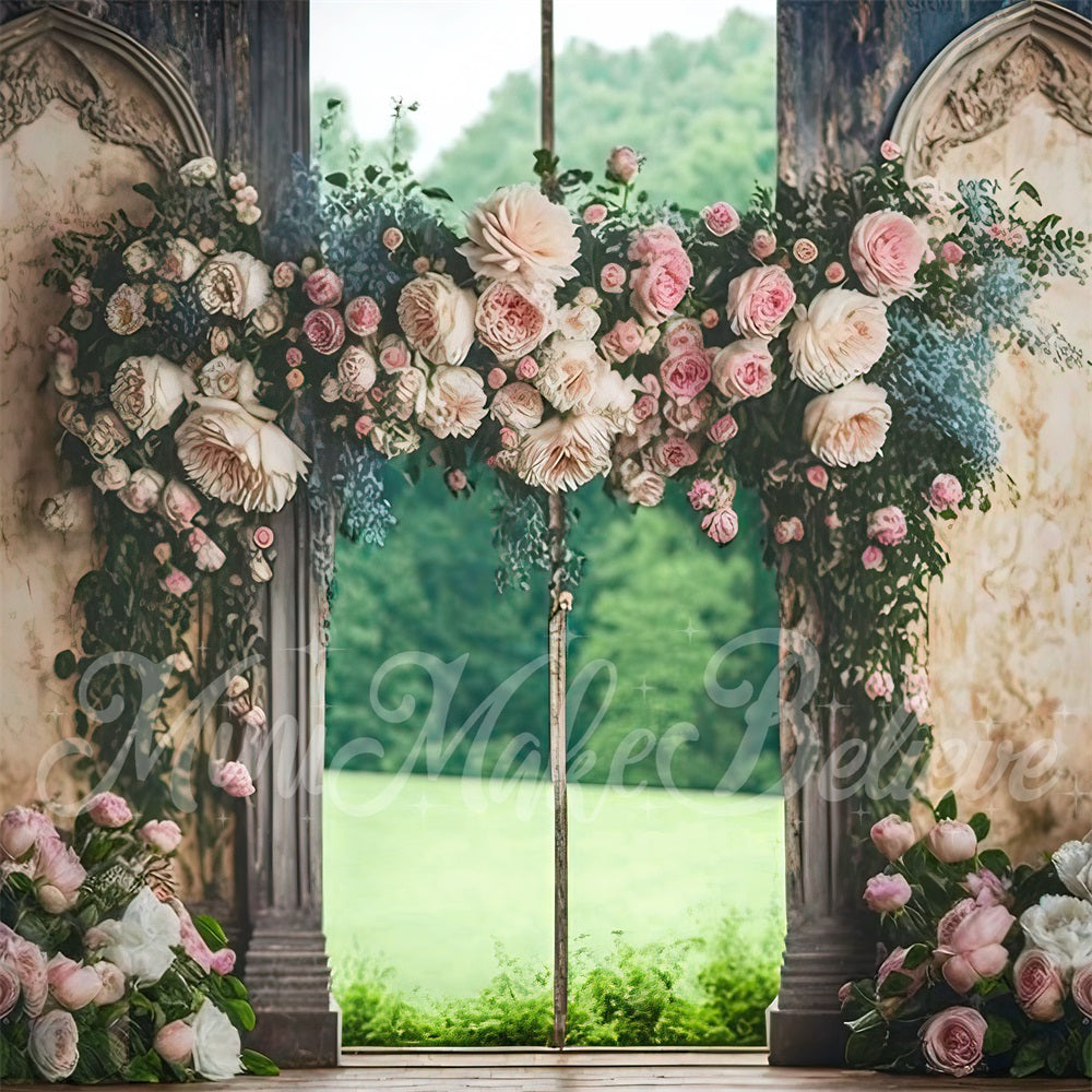Sfondo per matrimoni all'aperto con fiori rosa e rose progettato da Mini MakeBelieve
