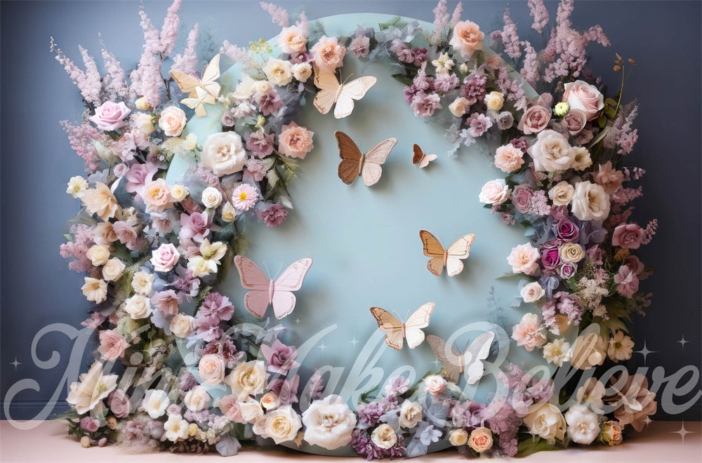Sfondo a forma di arco con farfalle e fiori per animali domestici, progettato da Mini MakeBelieve.