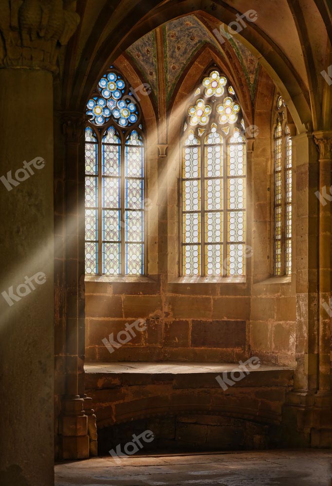 Sfondo per finestra della chiesa con luce solare disegnato da Chain Photography